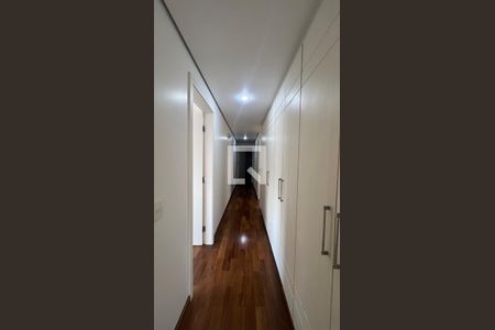 Apartamento à venda com 307m², 4 quartos e 4 vagas Apartamento à venda com 307m², 4 quartos e 4 vagasCorredor