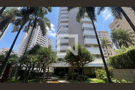Apartamento à venda com 307m², 4 quartos e 4 vagas Apartamento à venda com 307m², 4 quartos e 4 vagasFachada