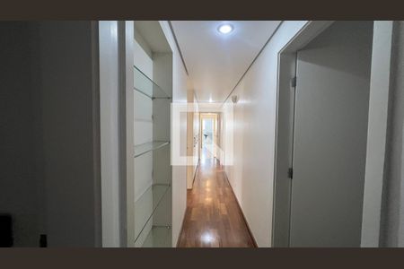 Apartamento à venda com 307m², 4 quartos e 4 vagas Apartamento à venda com 307m², 4 quartos e 4 vagasCorredor