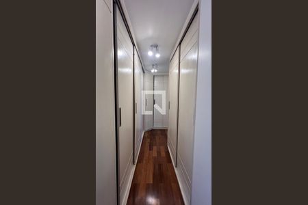 Apartamento à venda com 307m², 4 quartos e 4 vagas Apartamento à venda com 307m², 4 quartos e 4 vagasCloset da suíte 4