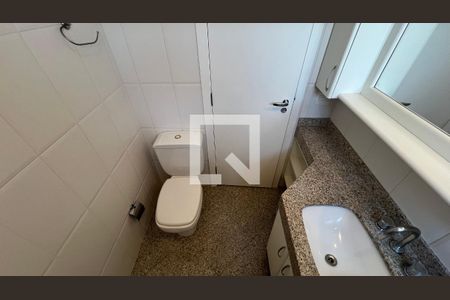 Apartamento à venda com 307m², 4 quartos e 4 vagas Apartamento à venda com 307m², 4 quartos e 4 vagasBanheiro da Suíte 1