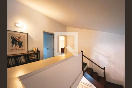 Casa à venda com 299m², 4 quartos e 3 vagasEscada