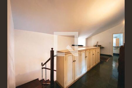 Casa à venda com 299m², 4 quartos e 3 vagasCorredor