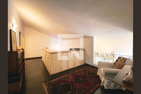 Casa à venda com 299m², 4 quartos e 3 vagasCorredor