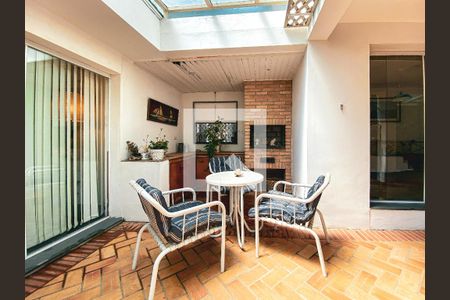 Casa à venda com 299m², 4 quartos e 3 vagasChurrasqueira