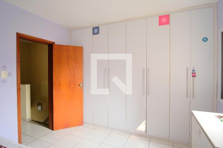 Casa de condomínio à venda com 130m², 3 quartos e 2 vagasSuíte