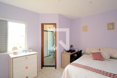 Casa de condomínio à venda com 130m², 3 quartos e 2 vagasSuíte