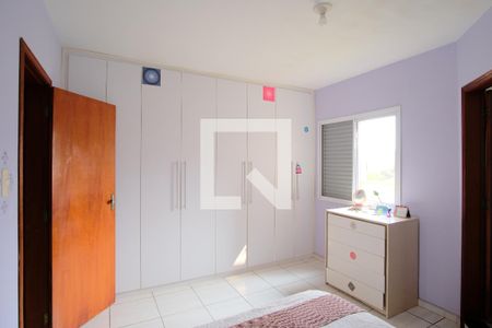 Casa de condomínio à venda com 130m², 3 quartos e 2 vagasSuíte