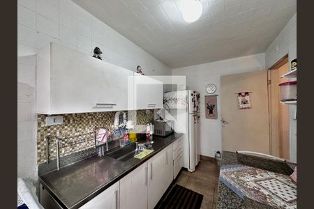 Casa à venda com 170m², 4 quartos e 2 vagas Casa à venda com 170m², 4 quartos e 2 vagasCozinha