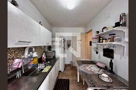Casa à venda com 170m², 4 quartos e 2 vagas Casa à venda com 170m², 4 quartos e 2 vagasCozinha