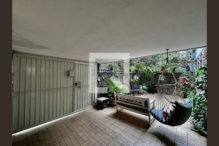Casa à venda com 170m², 4 quartos e 2 vagas Casa à venda com 170m², 4 quartos e 2 vagasGaragem