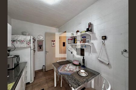 Casa à venda com 170m², 4 quartos e 2 vagas Casa à venda com 170m², 4 quartos e 2 vagasCozinha