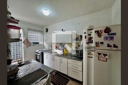 Casa à venda com 170m², 4 quartos e 2 vagas Casa à venda com 170m², 4 quartos e 2 vagasCozinha