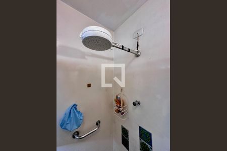 Casa à venda com 170m², 4 quartos e 2 vagas Casa à venda com 170m², 4 quartos e 2 vagasBanheiro Suíte