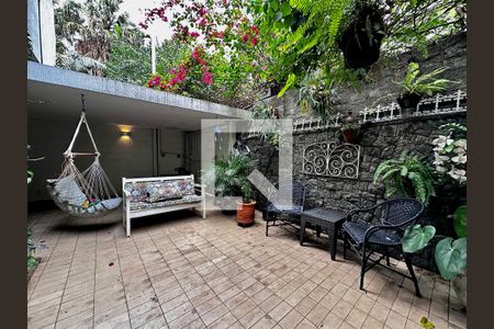 Casa à venda com 170m², 4 quartos e 2 vagas Casa à venda com 170m², 4 quartos e 2 vagasGaragem