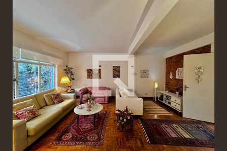 Casa à venda com 170m², 4 quartos e 2 vagas Casa à venda com 170m², 4 quartos e 2 vagasSala