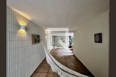 Casa à venda com 170m², 4 quartos e 2 vagas Casa à venda com 170m², 4 quartos e 2 vagasGaragem