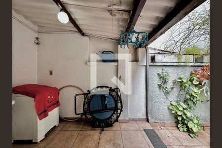 Casa à venda com 170m², 4 quartos e 2 vagas Casa à venda com 170m², 4 quartos e 2 vagasÁrea de Serviço