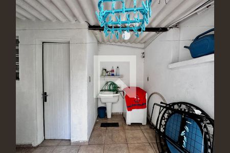 Casa à venda com 170m², 4 quartos e 2 vagas Casa à venda com 170m², 4 quartos e 2 vagasÁrea de Serviço