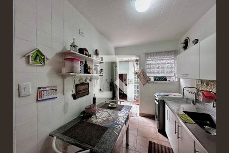 Casa à venda com 170m², 4 quartos e 2 vagas Casa à venda com 170m², 4 quartos e 2 vagasCozinha