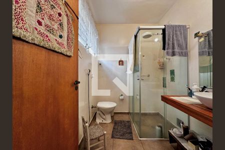 Casa à venda com 170m², 4 quartos e 2 vagas Casa à venda com 170m², 4 quartos e 2 vagasBanheiro Suíte
