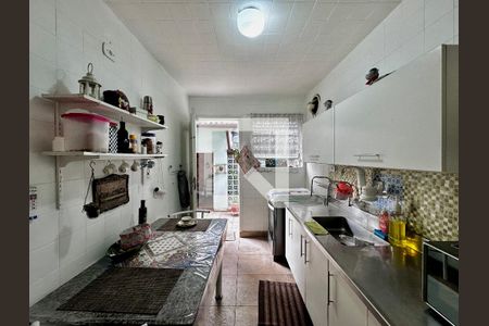 Casa à venda com 170m², 4 quartos e 2 vagas Casa à venda com 170m², 4 quartos e 2 vagasCozinha
