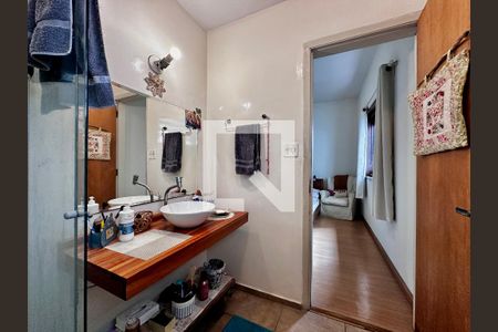 Casa à venda com 170m², 4 quartos e 2 vagas Casa à venda com 170m², 4 quartos e 2 vagasBanheiro Suíte
