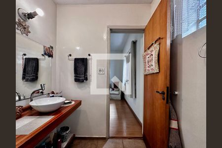 Casa à venda com 170m², 4 quartos e 2 vagas Casa à venda com 170m², 4 quartos e 2 vagasBanheiro Suíte