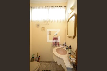 Casa à venda com 250m², 3 quartos e 4 vagasLavabo