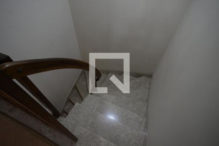 Casa à venda com 250m², 3 quartos e 4 vagasEscada