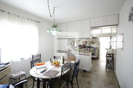 Casa à venda com 250m², 3 quartos e 4 vagasCopa