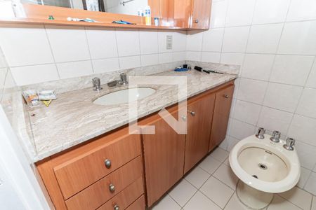 Apartamento à venda com 105m², 4 quartos e 2 vagasBanheiro da Suíte