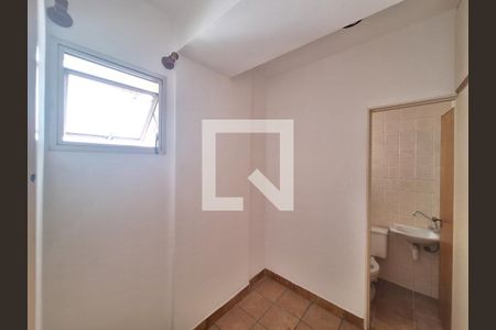 Apartamento à venda com 105m², 3 quartos e 2 vagas Apartamento à venda com 105m², 3 quartos e 2 vagasQuarto de Serviço