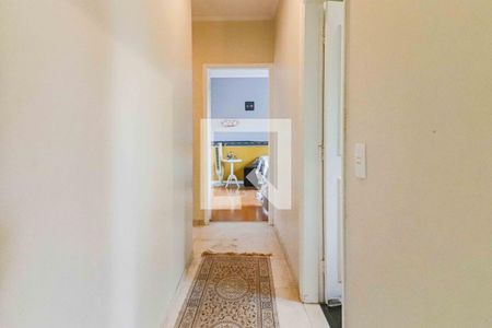 Casa à venda com 330m², 4 quartos e 4 vagas Casa à venda com 330m², 4 quartos e 4 vagasCorredor Quartos