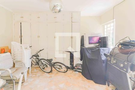 Casa à venda com 330m², 4 quartos e 4 vagas Casa à venda com 330m², 4 quartos e 4 vagasSalão Piscina