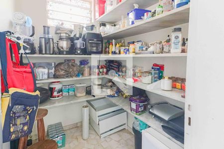 Casa à venda com 330m², 4 quartos e 4 vagas Casa à venda com 330m², 4 quartos e 4 vagasCozinha Despensa