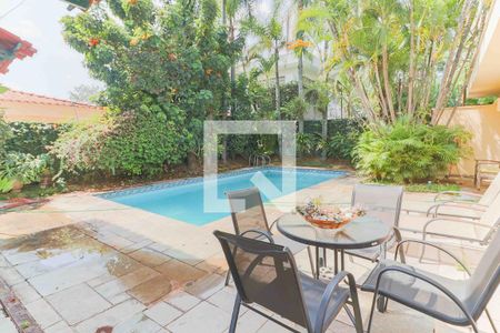 Casa à venda com 330m², 4 quartos e 4 vagas Casa à venda com 330m², 4 quartos e 4 vagasPiscina