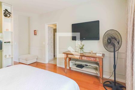Casa à venda com 330m², 4 quartos e 4 vagas Casa à venda com 330m², 4 quartos e 4 vagasQuarto 4 Suite 2