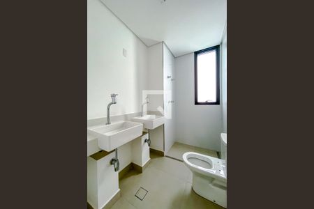 Apartamento à venda com 324m², 3 quartos e 2 vagasBanheiro da Suíte 3