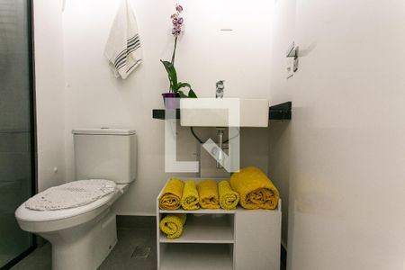 Banheiro de kitnet/studio para alugar com 1 quarto, 25m² em Vila Gomes Cardim, São Paulo