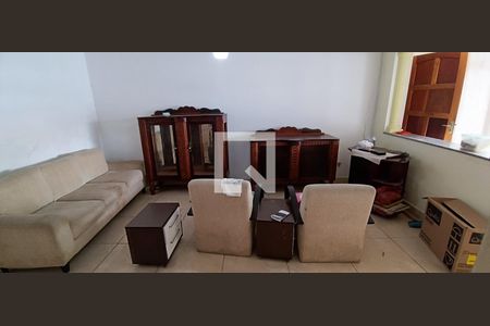 Casa à venda com 250m², 3 quartos e 3 vagas Casa à venda com 250m², 3 quartos e 3 vagasSala