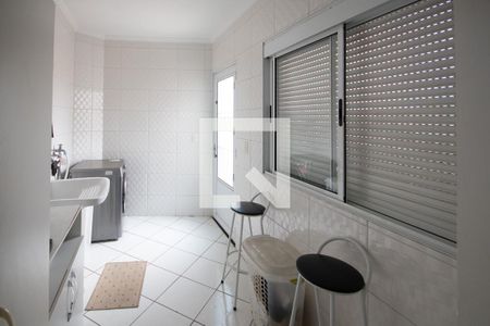 Casa à venda com 319m², 7 quartos e 5 vagas Casa à venda com 319m², 7 quartos e 5 vagasÁrea de Serviço