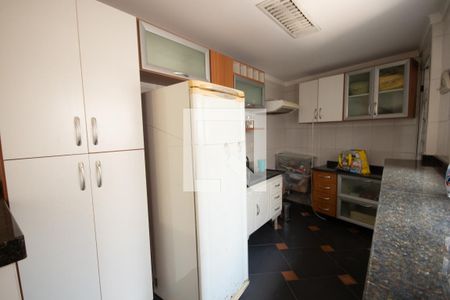 Casa à venda com 319m², 7 quartos e 5 vagas Casa à venda com 319m², 7 quartos e 5 vagasCozinha 2