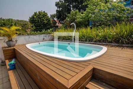 Casa para alugar com 300m², 4 quartos e 6 vagas Casa para alugar com 300m², 4 quartos e 6 vagasÁrea Externa