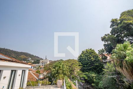 Casa para alugar com 300m², 4 quartos e 6 vagas Casa para alugar com 300m², 4 quartos e 6 vagasÁrea Externa