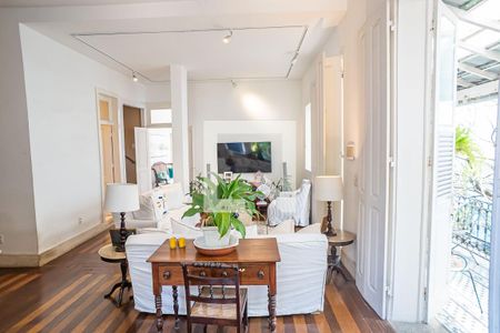 Casa para alugar com 300m², 4 quartos e 6 vagas Casa para alugar com 300m², 4 quartos e 6 vagasSala de Jantar