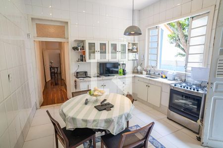 Casa para alugar com 300m², 4 quartos e 6 vagas Casa para alugar com 300m², 4 quartos e 6 vagasCozinha