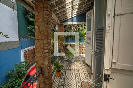 Casa para alugar com 300m², 4 quartos e 6 vagas Casa para alugar com 300m², 4 quartos e 6 vagasVaranda