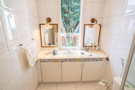 Casa para alugar com 300m², 4 quartos e 6 vagas Casa para alugar com 300m², 4 quartos e 6 vagasBanheiro 2