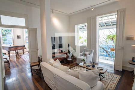 Casa para alugar com 300m², 4 quartos e 6 vagas Casa para alugar com 300m², 4 quartos e 6 vagasSala